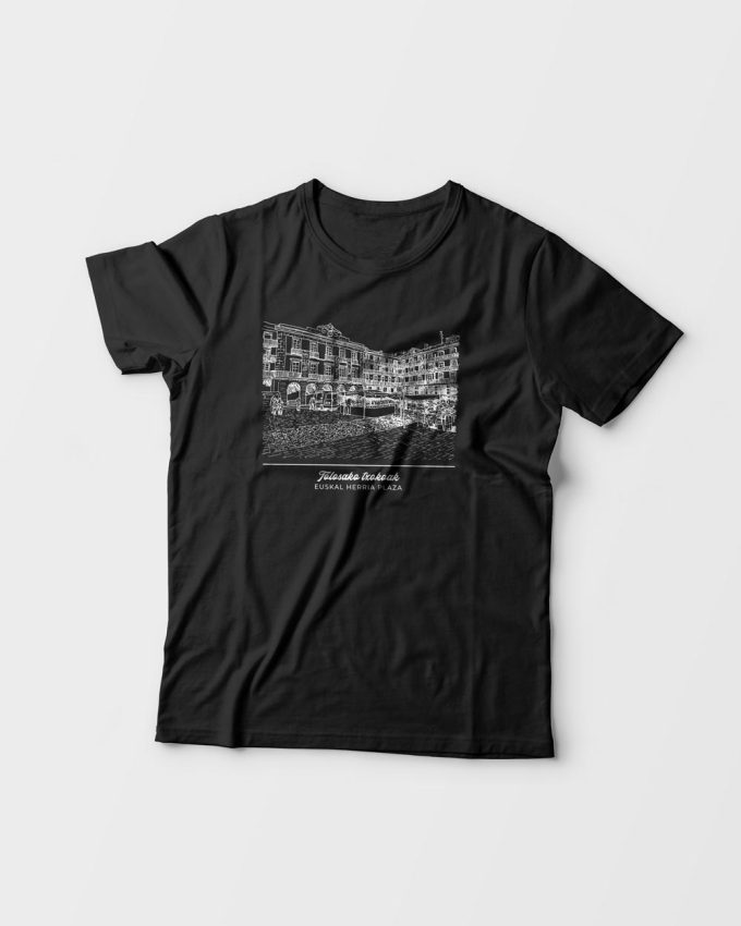 Camiseta negra con fotografía de la Plaza Euskal Herria, Tolosa